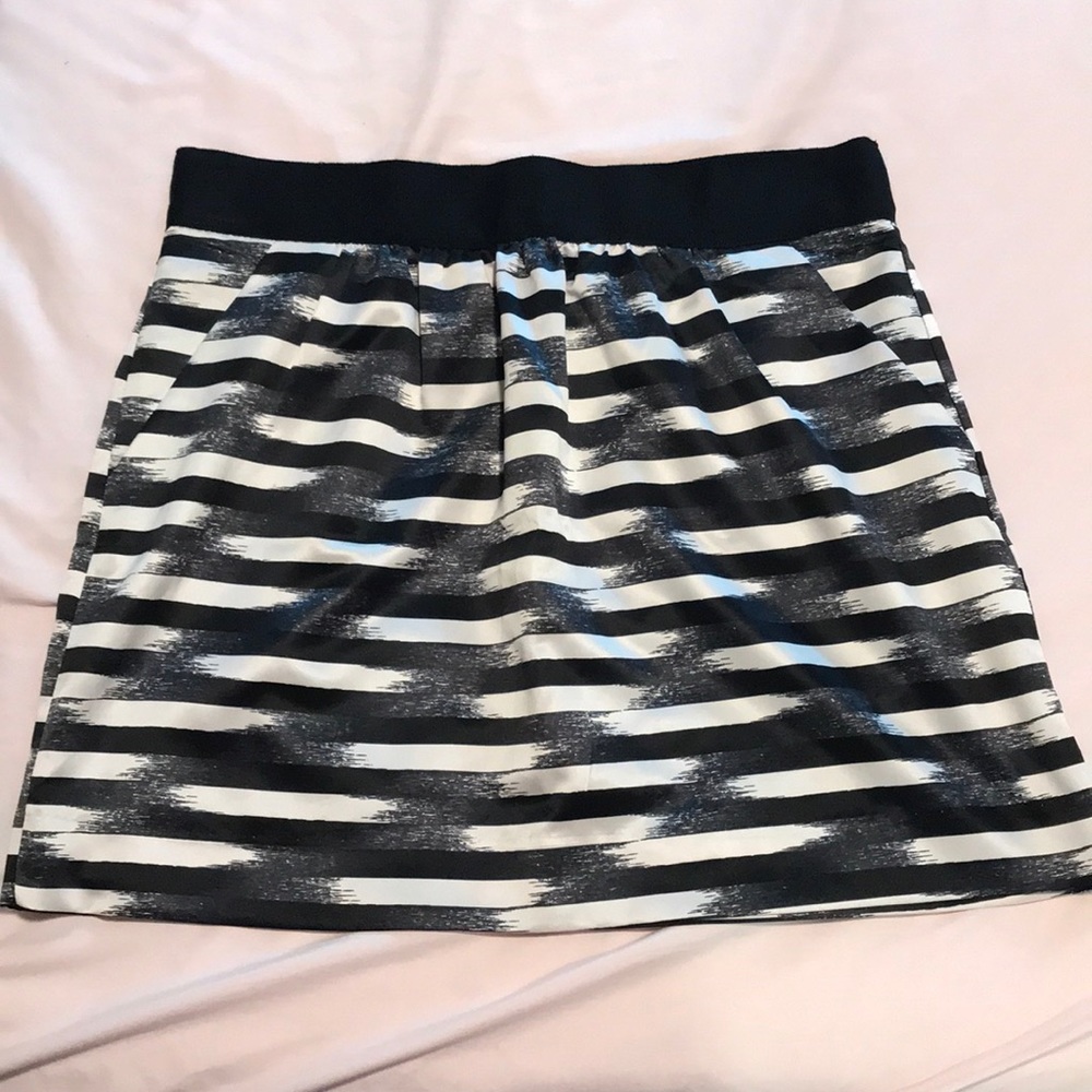 Gap Mini Skirt with POCKETS!